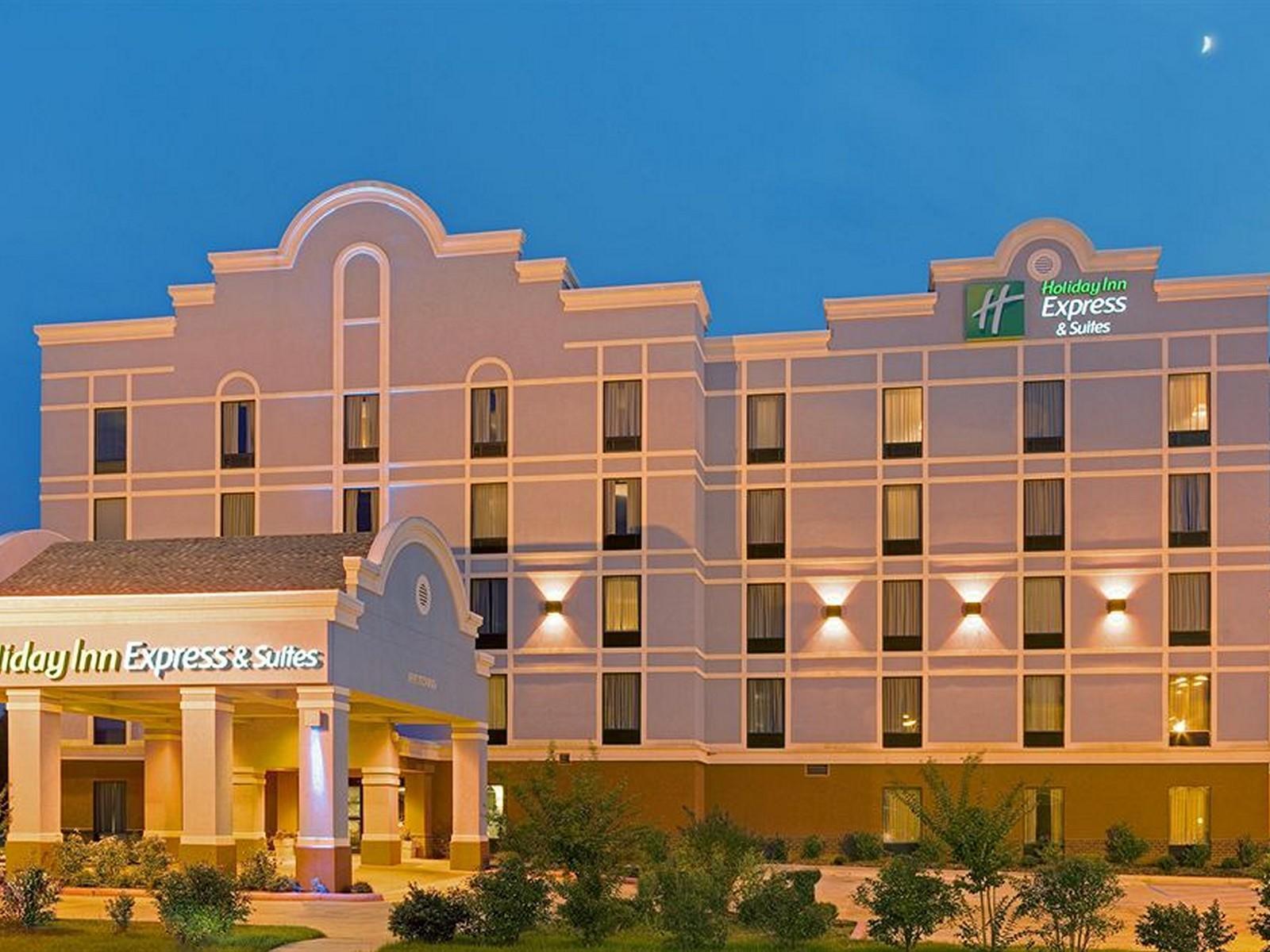 Holiday Inn Express & Suites Гринвуд Экстерьер фото
